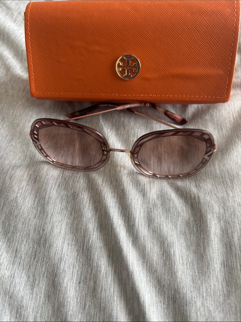 Tory Burch Pink Gradient Sunglasses with Orange Case
